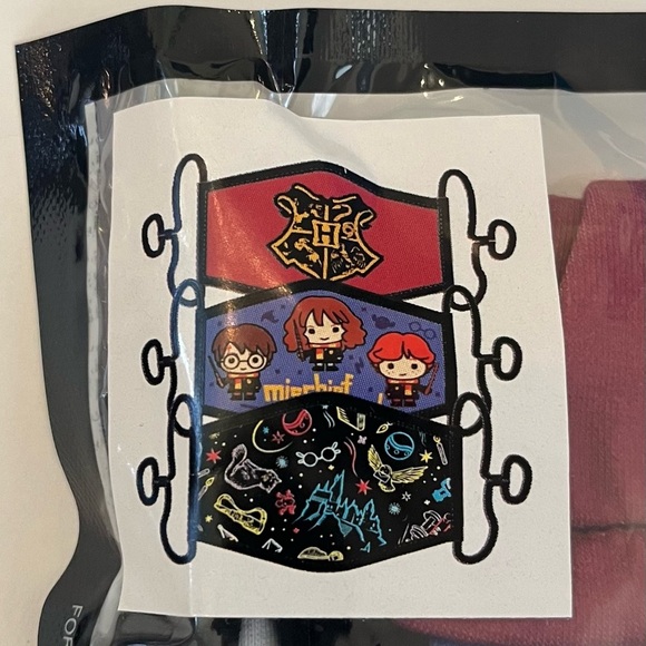 New & sealed 12 packs of masks 36 total Harry Potter Bioworld will split up - Picture 5 of 6